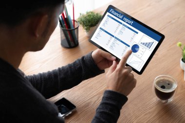 İş veri paneli, pazarlama stratejisi planlaması için iş zekası analizi sunar. Müşteri taleplerini analiz etmek ve iş dünyasının geleceğini önceden görmek için büyük veriler sunulur.