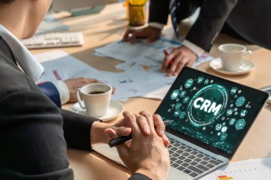 CRM işletme ve işletme için modern bilgisayarda müşteri ilişkileri yönetim sistemi