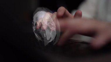 Küresel pazarlama ve finans stratejisi, dünya çapında ticari genişleme, uluslararası finans planlaması, sınır ötesi pazarlama ve küresel ticari başarı için dijital pazarlama araçları. Muxer