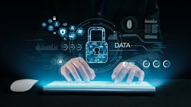 Veri koruması, güvenlik tehditleri ve siber güvenlik kavramlarını sembolize eden yüzen dijital simgelerle çevrili modern bir klavyeye yazı yazan ellerin yakın çekimi. Dörtgen