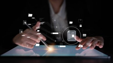 Dijital belge yönetim sistemi, güvenli ve verimli işlemler için dosya erişimi, belge paylaşımı, belge izleme ve belge depolama işlemlerini düzene sokar. Latch