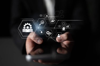 İş yönetimi sistemi takım çalışmasını, verimliliği ve planlamayı gösteriyor. Yönetim hedefi destekler, yönetim ilerlemeyi izler, yönetim takım çalışmasını geliştirir ve verimliliği artırır. Latch