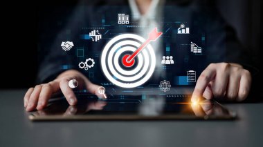 Hedef izleyici analizi, pazarlamayı bölümlendirme, akıllı profil çıkarma ve hedef kitlesinin geliştirilmesi ve kampanya verimliliği için kişiselleştirilmiş stratejiler ile geliştirir. Latch