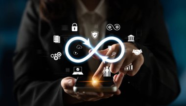 Sonsuzluk kavramı sınırsız yeniliği, yaratıcı büyümeyi ve gelecekteki gelişmeler için sonsuz iş fırsatlarını kucaklamayı temsil eder. Latch