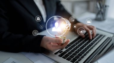 Biyometrik tarama, kimlik doğrulama ve kimlik doğrulama ile dijital KYC doğrulaması, kimlik doğrulama, güvenli biniş, dolandırıcılık önleme ve uyum Latch