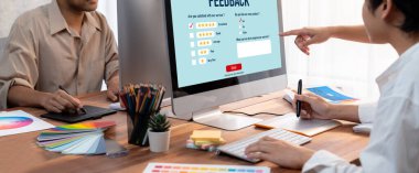 Müşteri geribildirim ve şirket işleri için canlı bilgisayar yazılımı analizi