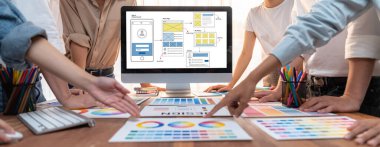 Hareketli mobil uygulama ve web sitesi için UX UI tasarım süreci. Profesyonel uygulama geliştiricisi için kablo grafiğinin yaratıcı prototipi .