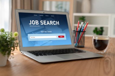 Çalışanların işe alım İnternet ağındaki iş fırsatlarını araması için mod web sitesinde online iş araması