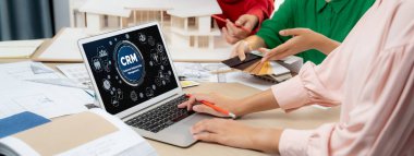 CRM işletme ve işletme için canlı bilgisayarda müşteri ilişkileri yönetim sistemi