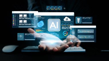 Bu resim, ekranlarda dinamik veri görselleştirmeleri ve dijital arayüzlerin yer aldığı, teknolojideki yenilikleri ön plana çıkaran gelecekteki yapay zeka kavramını gösteriyor. Dörtgen