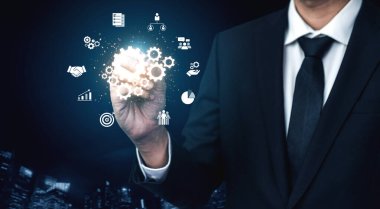 Güçlü takım çalışması takım dinamiklerini birleşik bir iş vizyonuyla hizalayan işbirliği, ortak hedefler ve iletişim stratejileri yoluyla verimliliği artırır. Kefil