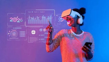 2026 yılı pazarlama trendlerini ve analizlerini araştıran bir kadın, e-ticaret ve veri çözümlerinin geleceğini gözler önüne sererek sanal gerçeklik teknolojisiyle ilgileniyor. XDMCP