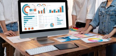 İş veri paneli, pazarlama stratejisi planlaması için iş zekası analizi sunar. Müşteri taleplerini analiz etmek ve iş dünyasının geleceğini önceden görmek için büyük veriler sunulur.