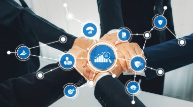 Ofis çalışanlarının el ele dizilmesi başarılı bir iş ortaklığı grubunu ve panoramik pankartta kamu işyerinde güçlü bir birlik takım çalışmasını sembolize ediyor. Kurnaz Dostluk