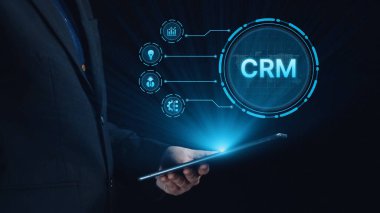 CRM platformları veri analizi, CRM iletişim araçları ve otomasyon yoluyla müşteri ilişkilerini geliştirir. CRM sistemleri müşteri yönetimi, izleme ve CRM ilişki başarısını destekler. Elide