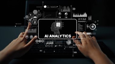 Eller Yapay Zeka Analizinde Bilgisayar Teknoloji ve İş Sezgileri için Bilgisayarda Veri Görselleştirmeleri Yapıyor. Asemptotik akıllı veri analitiği.