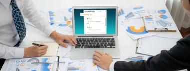 Şirket işleri için canlı bilgisayar yazılımının müşteri deneyimi ve gözden geçirme analizi