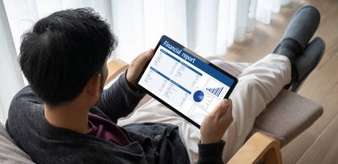 İş veri paneli, pazarlama stratejisi planlaması için iş zekası analizi sunar. Müşteri taleplerini analiz etmek ve iş dünyasının geleceğini önceden görmek için büyük veriler sunulur.