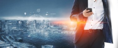 Dijital ekonomi ve veri alışverişini birbirine bağlayan küresel iş ağı. Küresel işletmeler pazarı genişletir, iş paylaşımları verileri paylaşır, küresel sürücüler finans ve küresel işletmeler içgörüyü destekler. Kefil