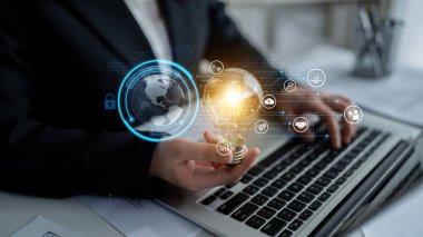 Büyük veriler ve analitikler, iş zekası ve büyümesi için gerçek zamanlı içgörüler, öngörü modellemesi ve veriye dayalı kararları destekler. Latch