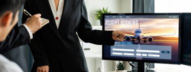 Online uçuş rezervasyon sitesi canlı rezervasyon sistemi sağlar. Seyahat teknolojisi kavramı .