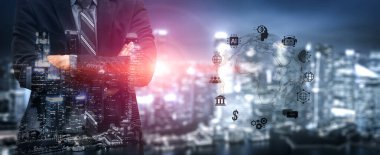 LLM 'de yapay zeka asistanı, büyük veriler, makine öğrenimi ve üretken yapay zeka gücü gelişmiş iş uygulamaları için ajanssal yapay zekayı destekliyor. Kefil