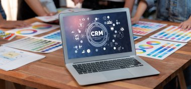 CRM işletme ve işletme için canlı bilgisayarda müşteri ilişkileri yönetim sistemi