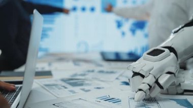 AI güdümlü analitikler iş adamlarına pazarlama stratejilerini optimize etme, araştırma güdümlü takım çalışmasını ve netliği destekleme yetkisi veriyor. Noogenesis Yapay Zeka