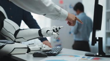 AI güdümlü pazar analizi, danışman stratejik tavsiyeleri, takım işbirliğini güçlendirme ve pazarlama hassasiyetini destekler. Noogenesis Yapay Zeka