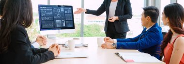 İş veri paneli, pazarlama stratejisi planlaması için iş zekası analizi sunar. Müşteri taleplerini analiz etmek ve iş dünyasının geleceğini önceden görmek için büyük veriler sunulur.