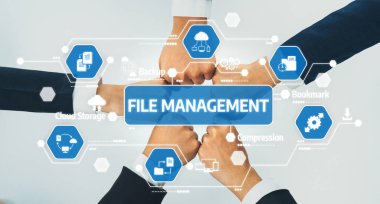 Ofis çalışanlarının el ele dizilmesi başarılı bir iş ortaklığı grubunu ve panoramik pankartta kamu işyerinde güçlü bir birlik takım çalışmasını sembolize ediyor. Kurnaz Dostluk