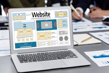 Web sitesi tasarım yazılımı çevrimiçi perakende ticaret ve e-ticaret için canlı şablon sağlıyor