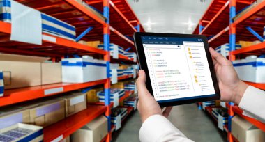 Okul eğitimi için geliştirilen kodlama ve programlama yazılımı. Basitleştirilmiş program, öğrenci çocuklar için okul sınıfında temel kodlama ve programlama eğitimi için kolay yazılım.