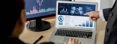 İş veri paneli, pazarlama stratejisi planlaması için iş zekası analizi sunar. Müşteri taleplerini analiz etmek ve iş dünyasının geleceğini önceden görmek için büyük veriler sunulur.