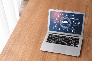 CRM işletme ve işletme için modern bilgisayarda müşteri ilişkileri yönetim sistemi