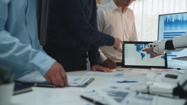 İş adamlarının şirket büyümesini izlemelerine, pazarlama stratejilerini optimize etmelerine ve karar verme mekanizmalarını rafine etmelerine yardımcı olan yapay zeka ürünü bir teknoloji. Noogenesis Yapay Zeka