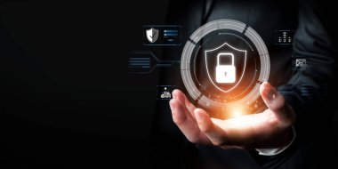 İş adamı siber güvenliğin özünü keşfeder. Siber koruma yöntemlerini, siber tehditleri derinlemesine araştır ve siber güvenlik duruşunu destekle. Siber Güvenlik Çağı FaaS 'ında yol almak için gerekli.