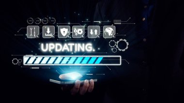 Bir akıllı telefonun görsel temsili arka planda çeşitli teknoloji simgeleriyle güncelleme çubuğunu gösteriyor, dijital büyümeyi ve bağlantıyı sembolize ediyor. Dörtgen