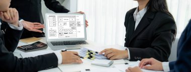 Web sitesi tasarım yazılımı çevrimiçi perakende ticaret ve e-ticaret için canlı şablon sağlıyor