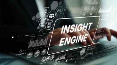 İş ortamında Insight Engine Concept ve Dijital Veri Analitik Görselleştirmeleri ile Eller Dizüstü bilgisayarda Yazılıyor. Asemptotik akıllı veri analitiği.