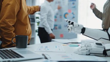 Yapılandırılmış kalkınma forumu yapay zeka bazlı ölçümler içererek, araştırma yönleri ve sürekli büyüme için pazarlama potansiyeli hakkında akışkan tartışmalara olanak sağlar. Noogenesis Yapay Zeka