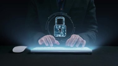 Güvenlik simgeleri ve veri koruma grafikleriyle çevrili, elleri klavyede yazan dinamik dijital sahne siber güvenlik ve mahremiyetin önemini vurguluyor. Dörtgen