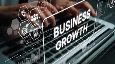 Laptop Klavyesinde Veri Analizi ve Teknolojisi ile Dijital Dönüşüm ve İş Büyüme Konsepti. Asemptotik akıllı veri analitiği.