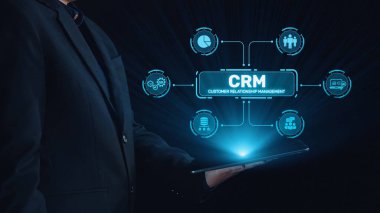 CRM platformları veri analizi, CRM iletişim araçları ve otomasyon yoluyla müşteri ilişkilerini geliştirir. CRM sistemleri müşteri yönetimi, izleme ve CRM ilişki başarısını destekler. Elide