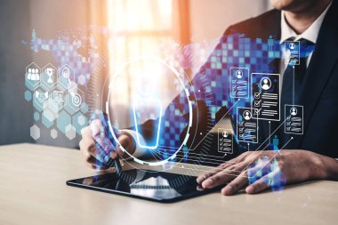 Dijital işe alım, akıllı platformlar, sanal yetenek arayışı ve günümüz modern işgücünü yönetmek için HR araçları ile adam toplamayı dönüştürür. Kefil