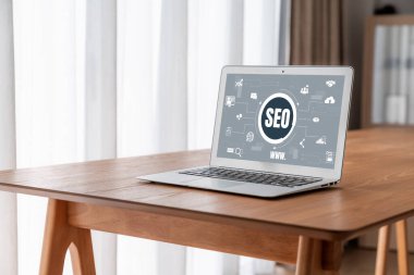 Model e-ticaret için SEO arama motoru optimizasyonu ve bilgisayar ekranında gösterilen çevrimiçi perakende işi