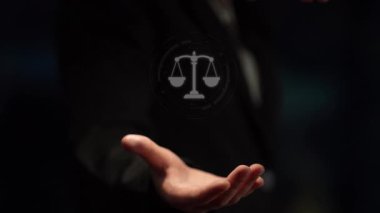 Adalet ölçeğini gösteren fütürist dijital hukuk arayüzü, dijital hukukun altını çizen, AI uyumu, dijital hukuk sistemleri ve güvenli yönetim için dijital hukuk düzenlemeleri. Muxer