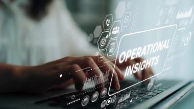 Stratejik Karar Vermek İçin Görsel Operasyonel Öngörüleri olan İş Mesleki Analiz Verileri laptopta. Asemptotik akıllı veri analitiği.