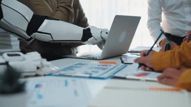 Çevik bir çalışma alanı yapay zeka tabanlı ölçümleri benimseyerek, bir danışmanı ticari genişleme ve piyasa başarısı için güvenli bir rotayı yönlendirmek için gereken açıklıkla donatır. Noogenesis Yapay Zeka