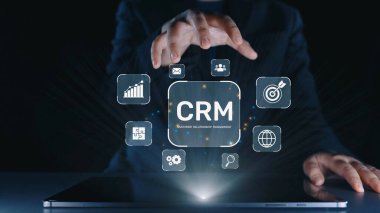 CRM platformları veri analizi, CRM iletişim araçları ve otomasyon yoluyla müşteri ilişkilerini geliştirir. CRM sistemleri müşteri yönetimi, izleme ve CRM ilişki başarısını destekler. Elide
